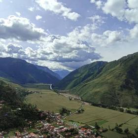 Foto Valle Sagrado - Vista panoramica desde el Mirador de Taray en primavera