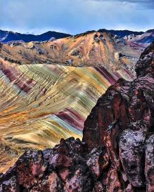 Palcoyo Photos - Impressive Contrast of Colors in Palcoyo Mountain