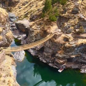 Fotos Qeswachaka - Vista panoramica del puente colgante con el rio calmado