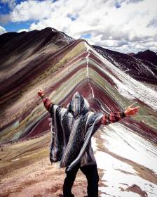Montaña 7 Colores con un viajero